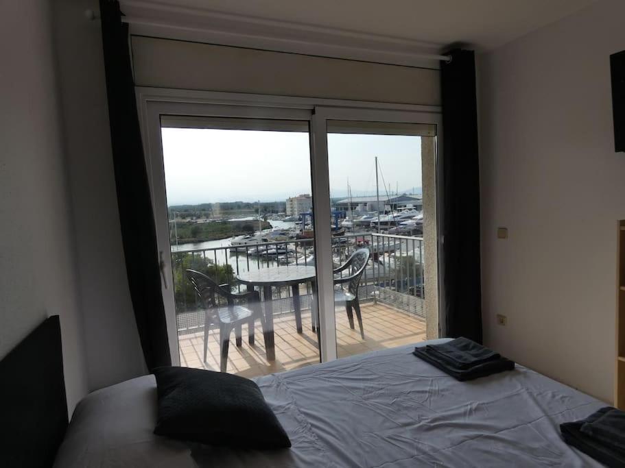 Estudio Con Vistas, Roses Extérieur photo